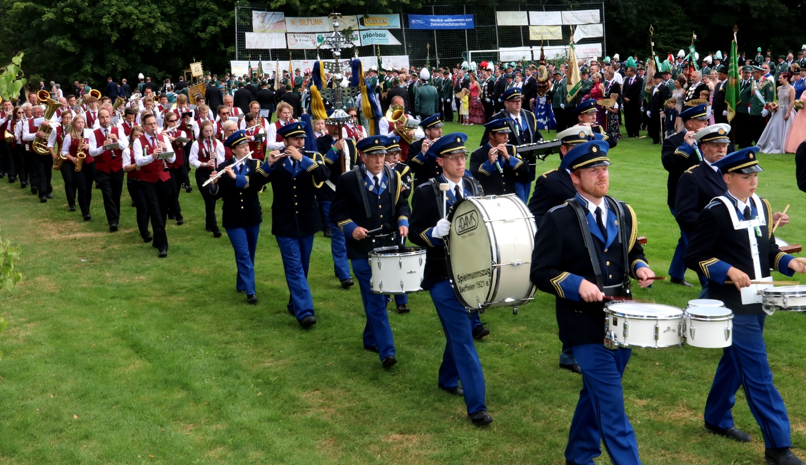 Deka Saeffelen Festzug Musikanten.JPG